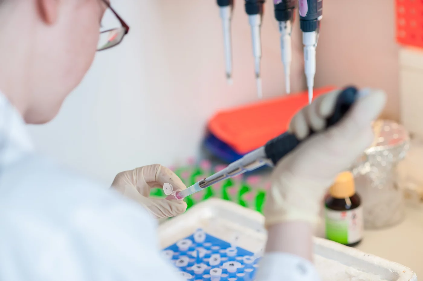 Detail in a research lab, symbolic image