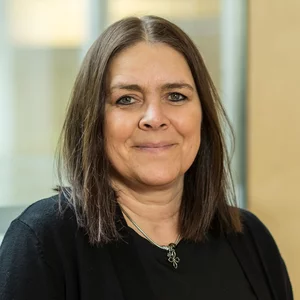 Dr. Yvonne Reiss Dr. Yvonne Reiss