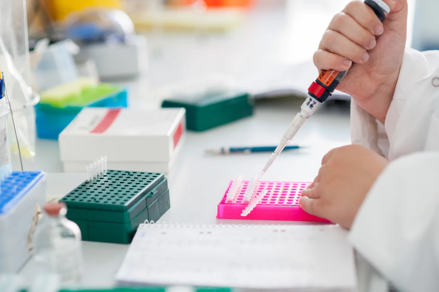 Detail in a research lab, symbolic image